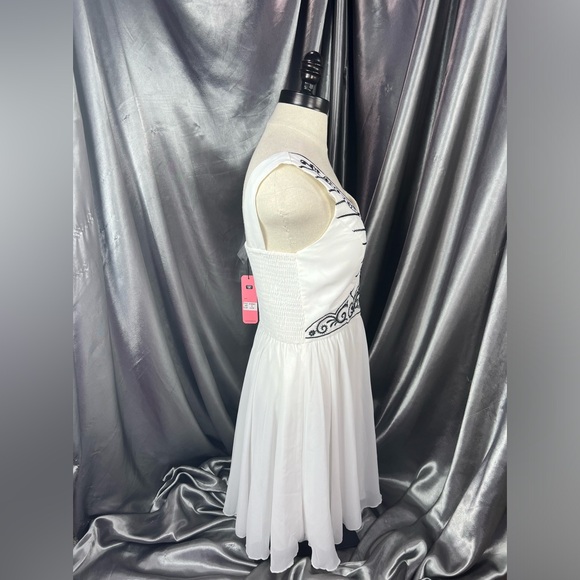 Chi Chi London Embroidered Mini Dress Women’s 6 White Chiffon Black Beaded NEW - Picture 11 of 11